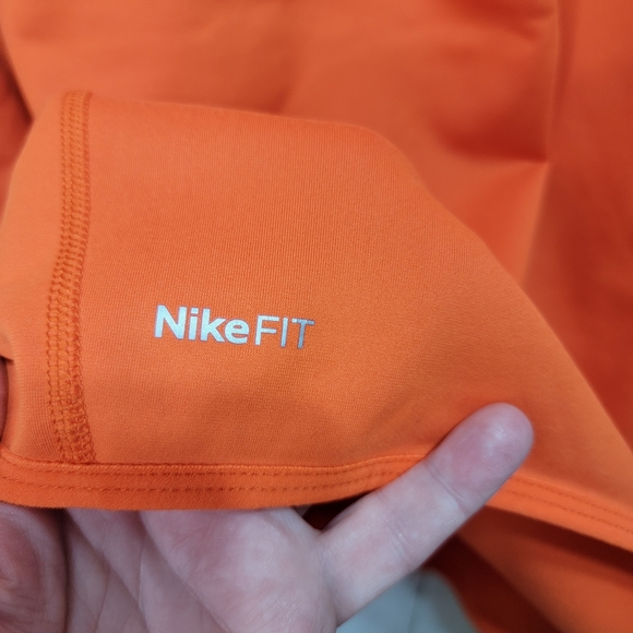 Nike Fit Dry Men's Orange 1/2 Zip Pull Over Size Large Long Sleeve Zip Pocket. - Picture 4 of 9